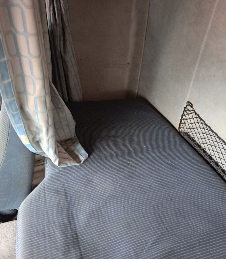 Volvo ŁÓŻKO DOLNE MATERAC STELAŻ VOLVO FE KOMPLETNE - Asiento para Camión: foto 2 Volvo ŁÓŻKO DOLNE MATERAC STELAŻ VOLVO FE KOMPLETNE - Asiento para Camión: foto 2