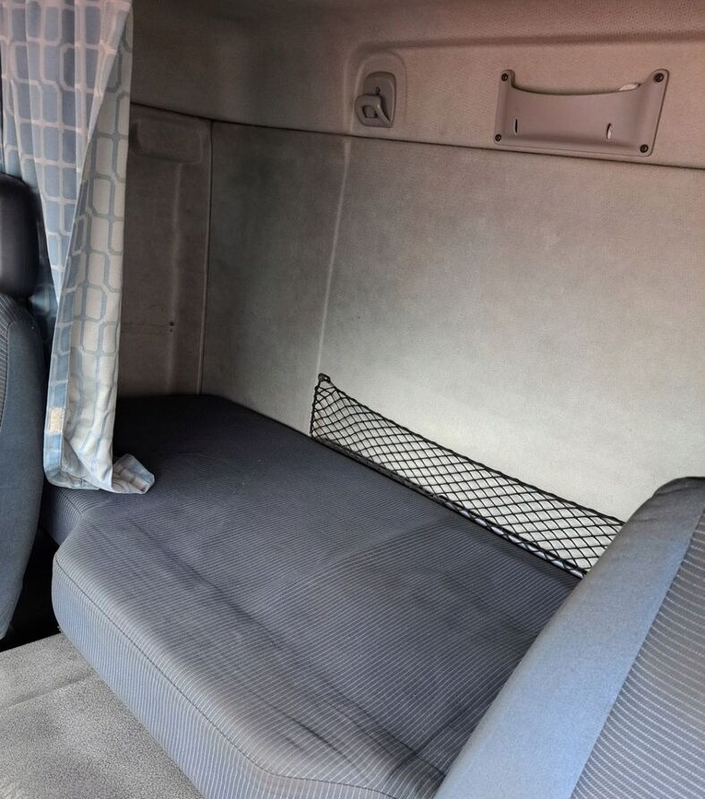 Volvo ŁÓŻKO DOLNE MATERAC STELAŻ VOLVO FE KOMPLETNE - Asiento para Camión: foto 1 Volvo ŁÓŻKO DOLNE MATERAC STELAŻ VOLVO FE KOMPLETNE - Asiento para Camión: foto 1