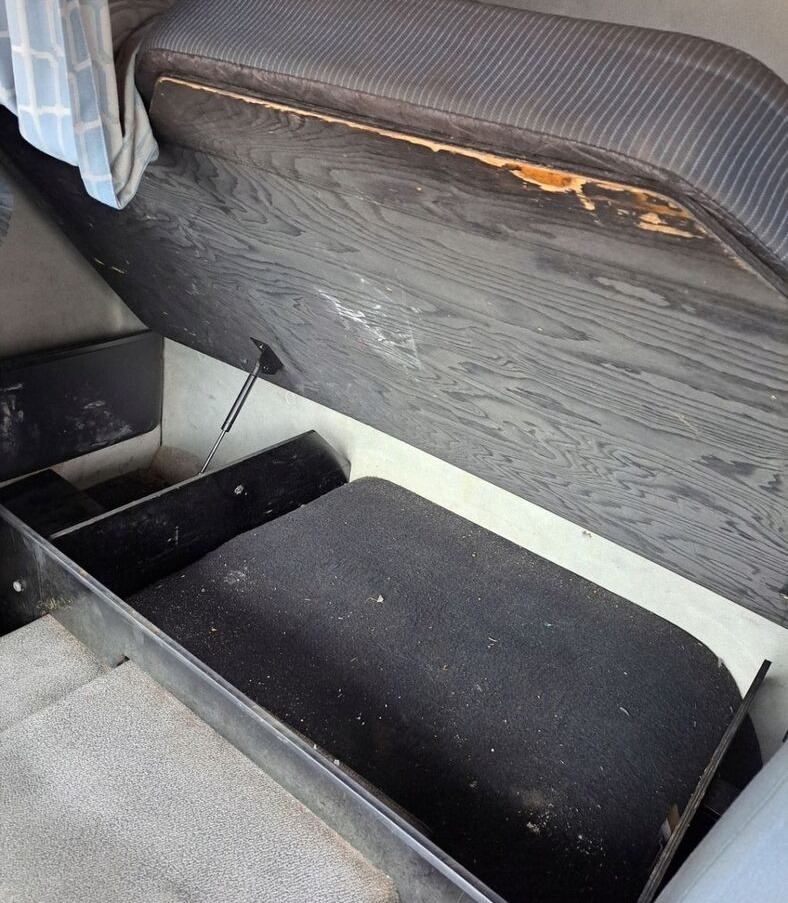 Volvo ŁÓŻKO DOLNE MATERAC STELAŻ VOLVO FE KOMPLETNE - Asiento para Camión: foto 3 Volvo ŁÓŻKO DOLNE MATERAC STELAŻ VOLVO FE KOMPLETNE - Asiento para Camión: foto 3