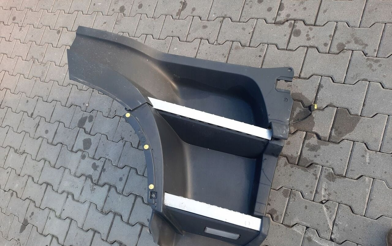Volvo STOPIEŃ STOPNICA PRAWA STELAŻ ORYGINAŁ VOLVO FH 4 82141521 - Peldaño para Camión: foto 2 Volvo STOPIEŃ STOPNICA PRAWA STELAŻ ORYGINAŁ VOLVO FH 4 82141521 - Peldaño para Camión: foto 2