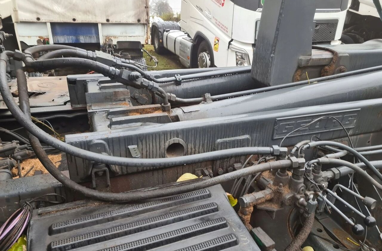 ZABUDOWA PODRAMÓWKA HAKOWA HAKOWIEC GEORG UDT Renault GAMA DXI VOLVO FH FM - Carrocería y exterior para Camión: foto 4 ZABUDOWA PODRAMÓWKA HAKOWA HAKOWIEC GEORG UDT Renault GAMA DXI VOLVO FH FM - Carrocería y exterior para Camión: foto 4