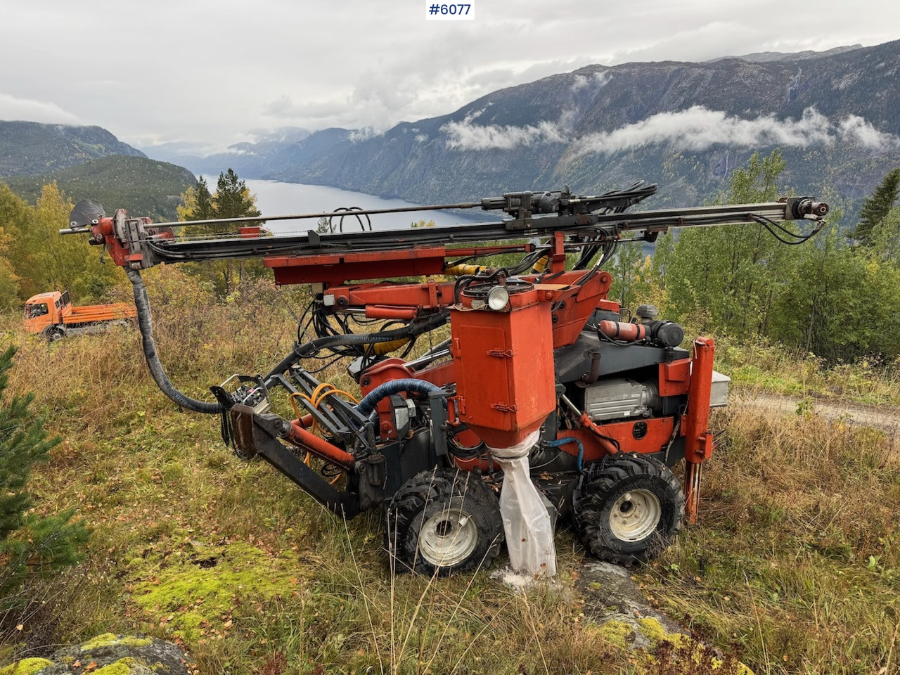 1997 Tamrock Commando 300 - Perforadora: foto 3 1997 Tamrock Commando 300 - Perforadora: foto 3