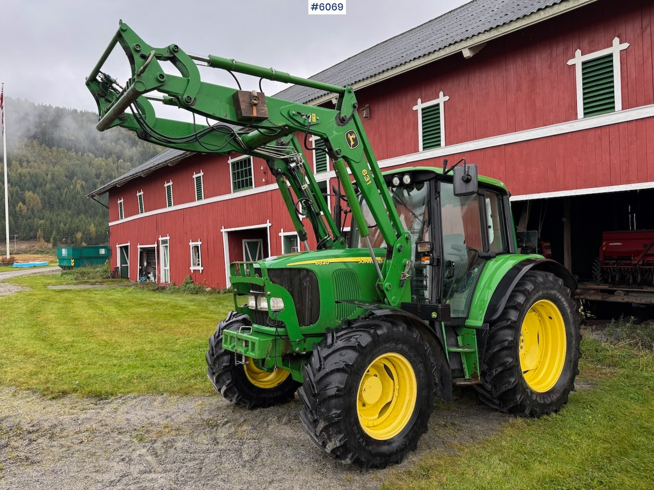 2006 John Deere 6320 w/ front loader, bucket, grapple, pallet fork and chains. Low hours!! - Tractor: foto 3 2006 John Deere 6320 w/ front loader, bucket, grapple, pallet fork and chains. Low hours!! - Tractor: foto 3