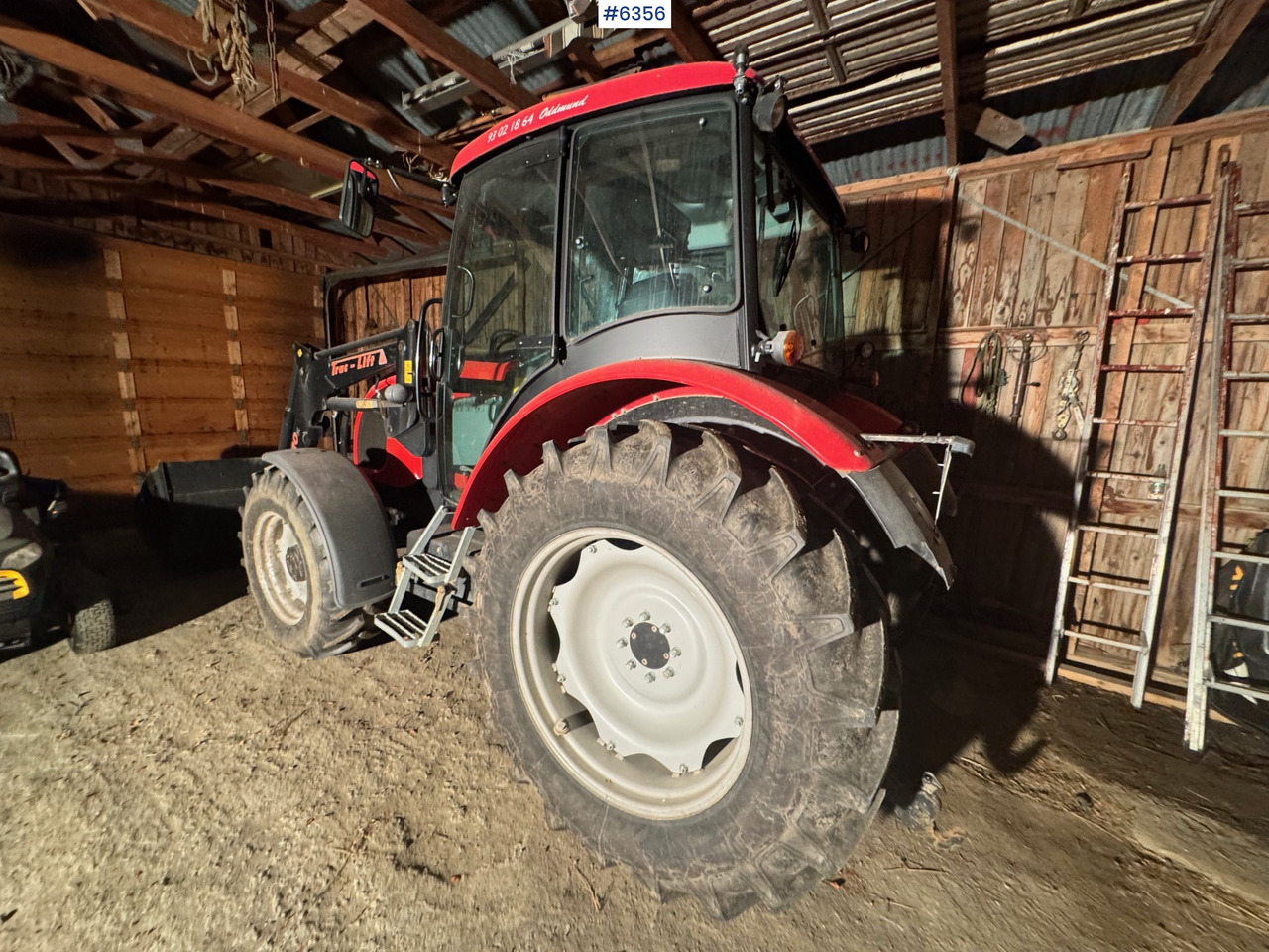 2008 Zetor 8541 Proxima Plus with loader, pallet forks, and snow bucket. Only 1,452 hours! - Tractor: foto 5 2008 Zetor 8541 Proxima Plus with loader, pallet forks, and snow bucket. Only 1,452 hours! - Tractor: foto 5