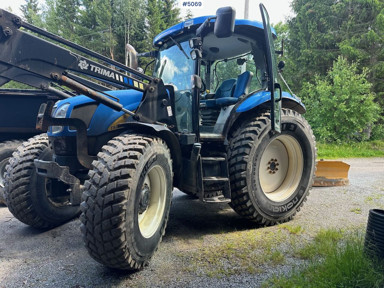 2009 New Holland T6040 SS w/ Trima front loader - Tractor: foto 2 2009 New Holland T6040 SS w/ Trima front loader - Tractor: foto 2