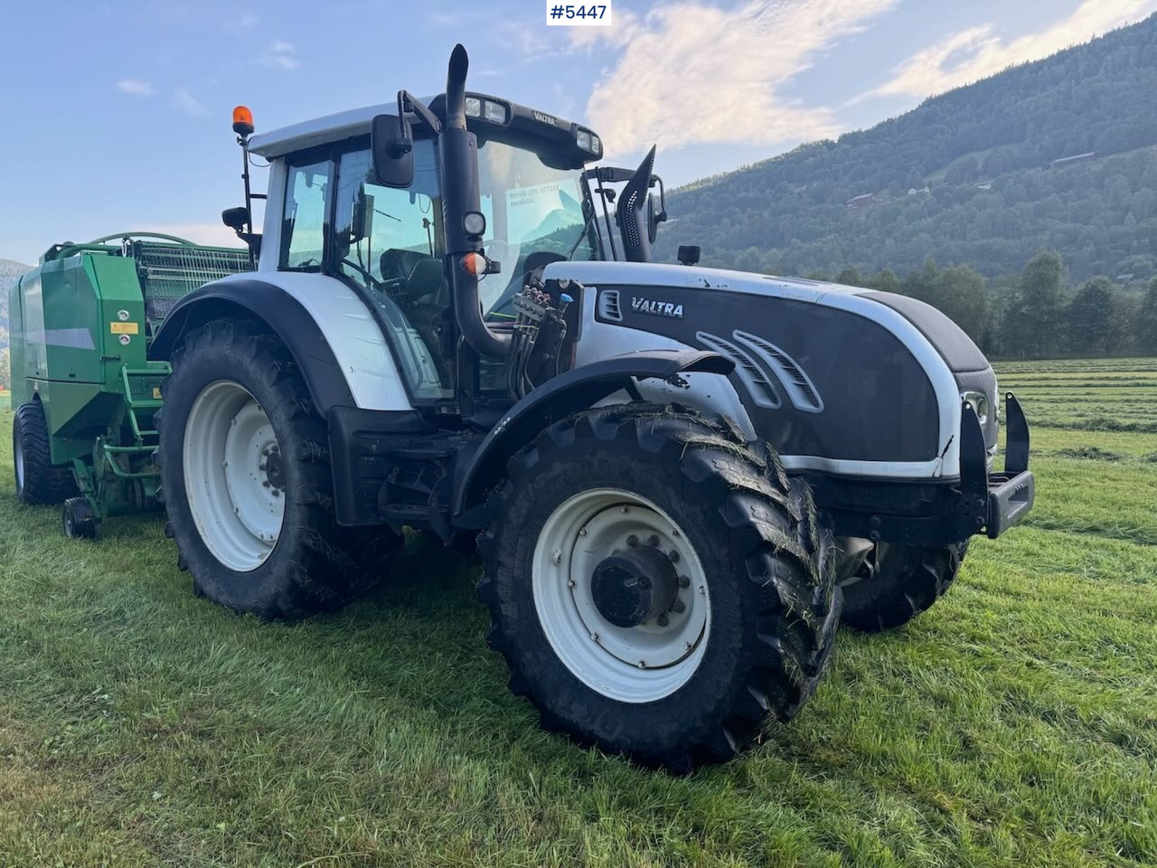 2009 Valtra T202 w/ loader - Tractor: foto 1 2009 Valtra T202 w/ loader - Tractor: foto 1