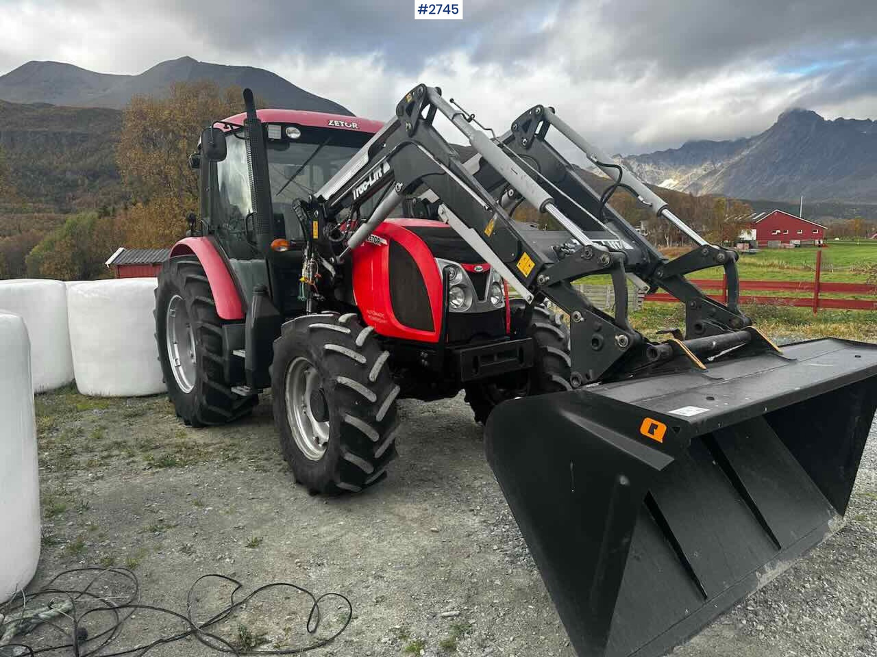 2012 ZETOR PROXIMA POWER 90 w/ Trac-lift Front loader and Bucket - Tractor: foto 1 2012 ZETOR PROXIMA POWER 90 w/ Trac-lift Front loader and Bucket - Tractor: foto 1