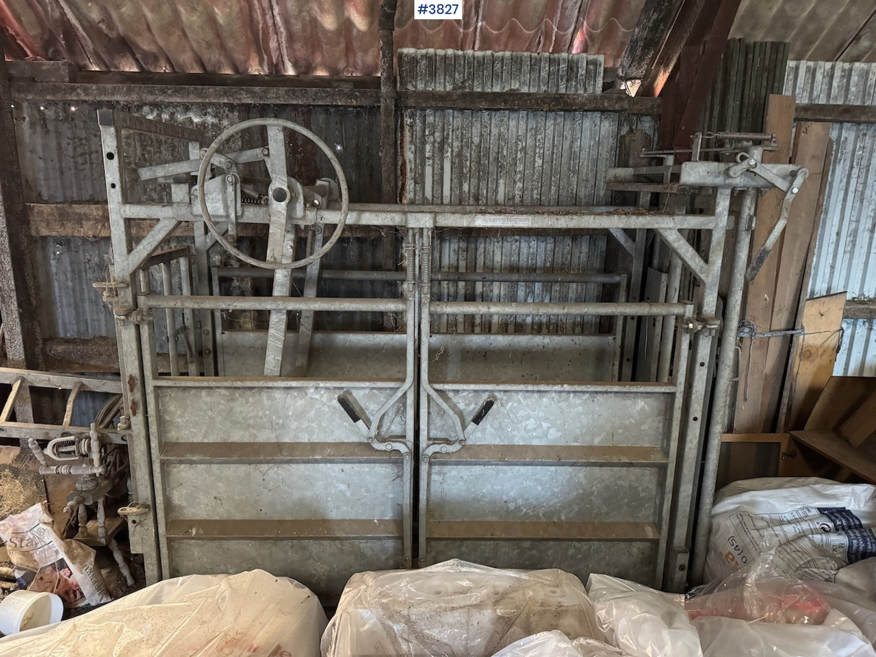 Cattle treatment box, like new - Maquinaria ganadera: foto 3 Cattle treatment box, like new - Maquinaria ganadera: foto 3