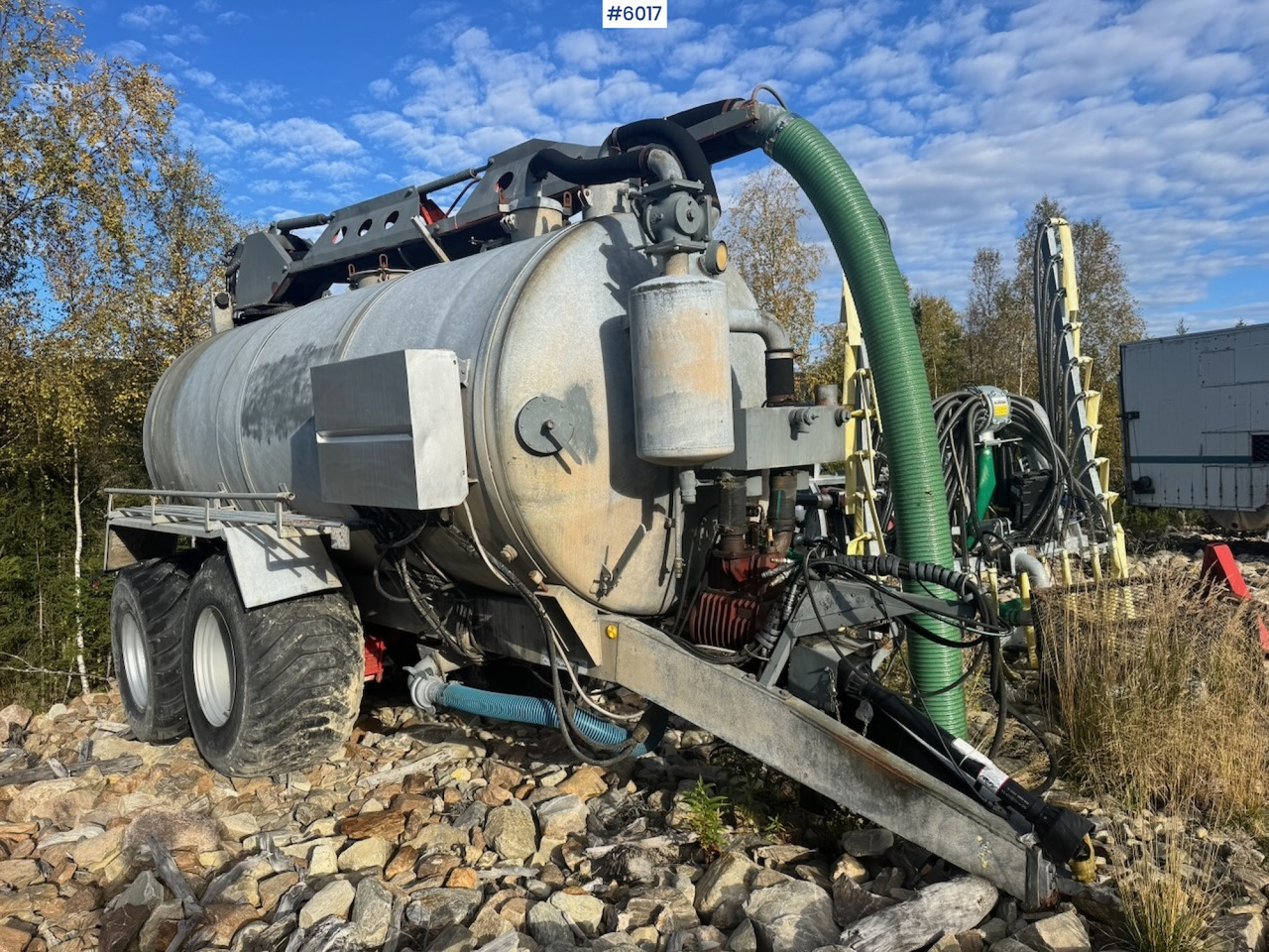 Caveco vacuum wagon with loading robot - Remolque cisterna: foto 2 Caveco vacuum wagon with loading robot - Remolque cisterna: foto 2