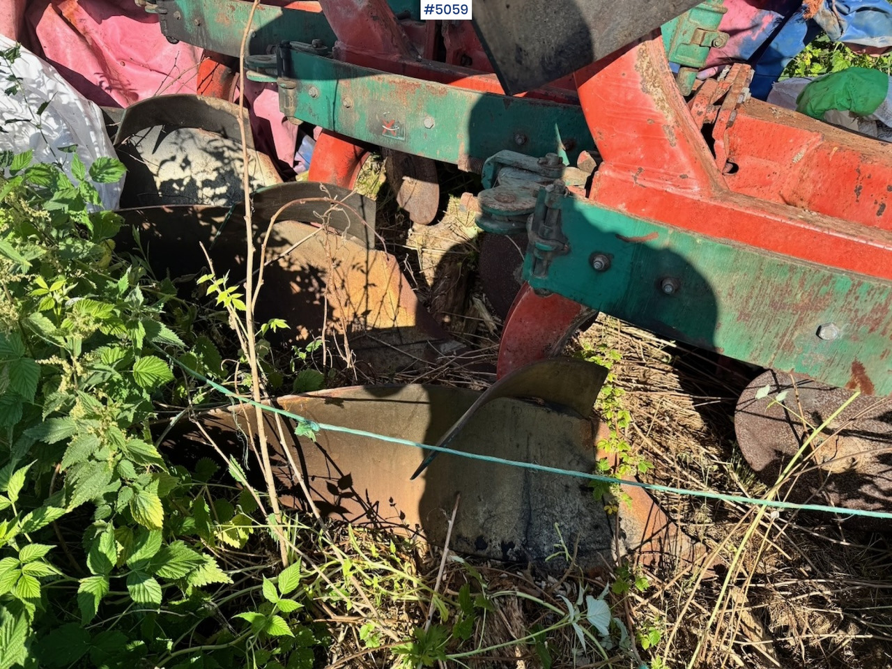 Kverneland 3-furrow reversible plough - Equipo para trabajo del suelo: foto 4 Kverneland 3-furrow reversible plough - Equipo para trabajo del suelo: foto 4