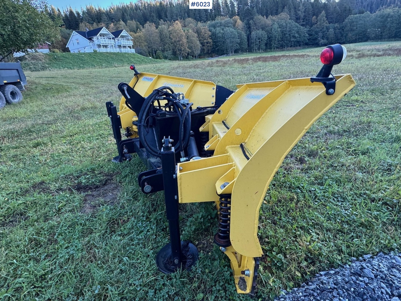 Lilleseth V-plow 270 w/ 3rd and 4th function! - Vehículo municipal: foto 2 Lilleseth V-plow 270 w/ 3rd and 4th function! - Vehículo municipal: foto 2