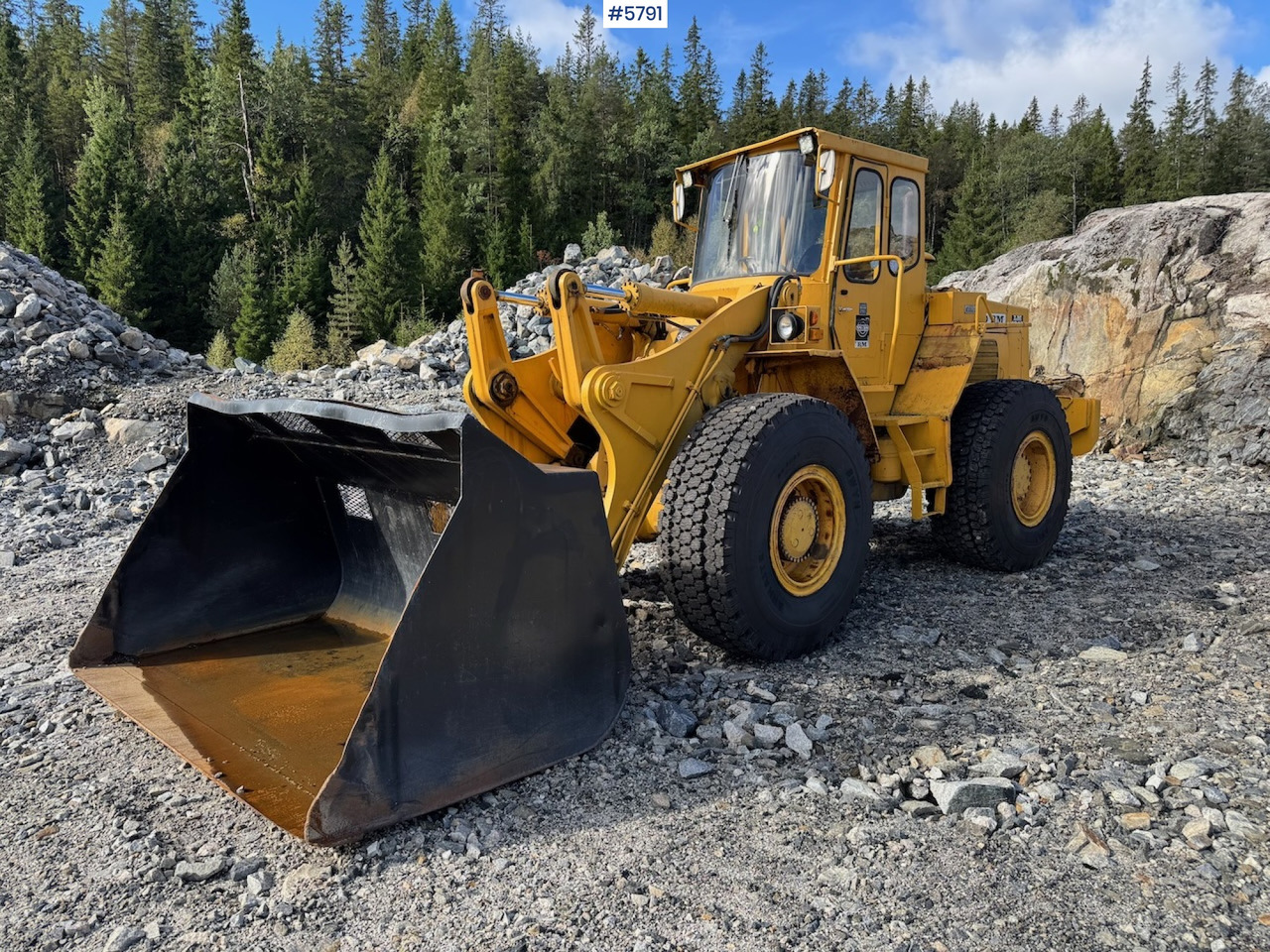 Volvo LM 1240 w/ bucket and pallet forks with claw. - Cargadora de ruedas: foto 2 Volvo LM 1240 w/ bucket and pallet forks with claw. - Cargadora de ruedas: foto 2
