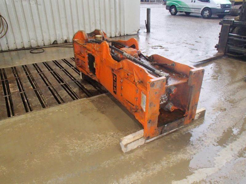 NPK E-225 A - Martillo hidráulico para Maquinaria de construcción: foto 3 NPK E-225 A - Martillo hidráulico para Maquinaria de construcción: foto 3