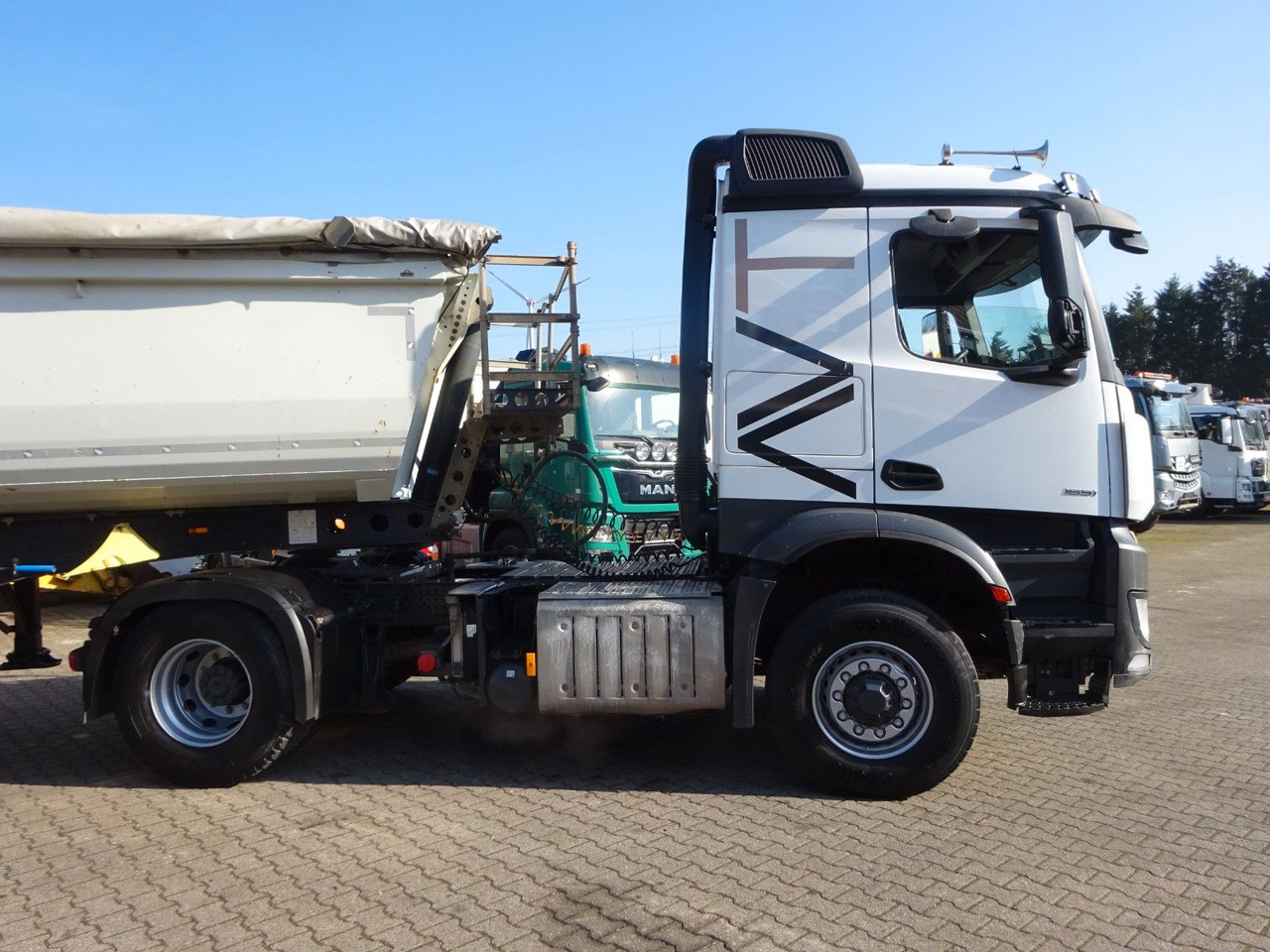 Mercedes-Benz 1851 Arocs SZM 4x2-4 HAD + Hydr. Kipperpumpe Mercedes-Benz 1851 Arocs SZM 4x4 HAD + Hydr. Kipperpumpe - Cabeza tractora: foto 2 Mercedes-Benz 1851 Arocs SZM 4x2-4 HAD + Hydr. Kipperpumpe Mercedes-Benz 1851 Arocs SZM 4x4 HAD + Hydr. Kipperpumpe - Cabeza tractora: foto 2