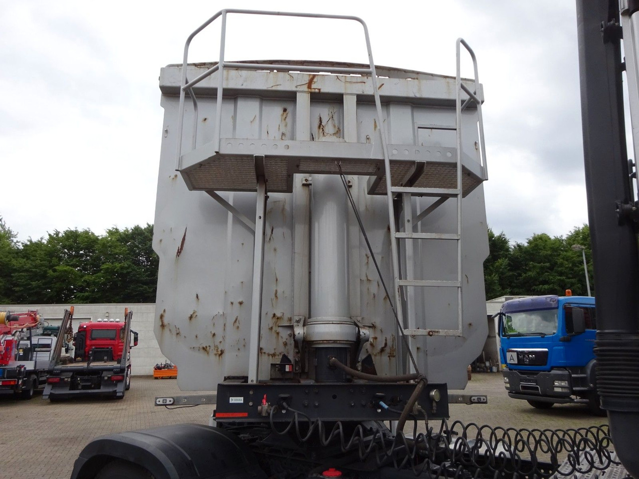 Carnehl Kipp Auflieger aus Stahl mit 3 Achsen 50 Kubik - Semirremolque volquete: foto 4 Carnehl Kipp Auflieger aus Stahl mit 3 Achsen 50 Kubik - Semirremolque volquete: foto 4