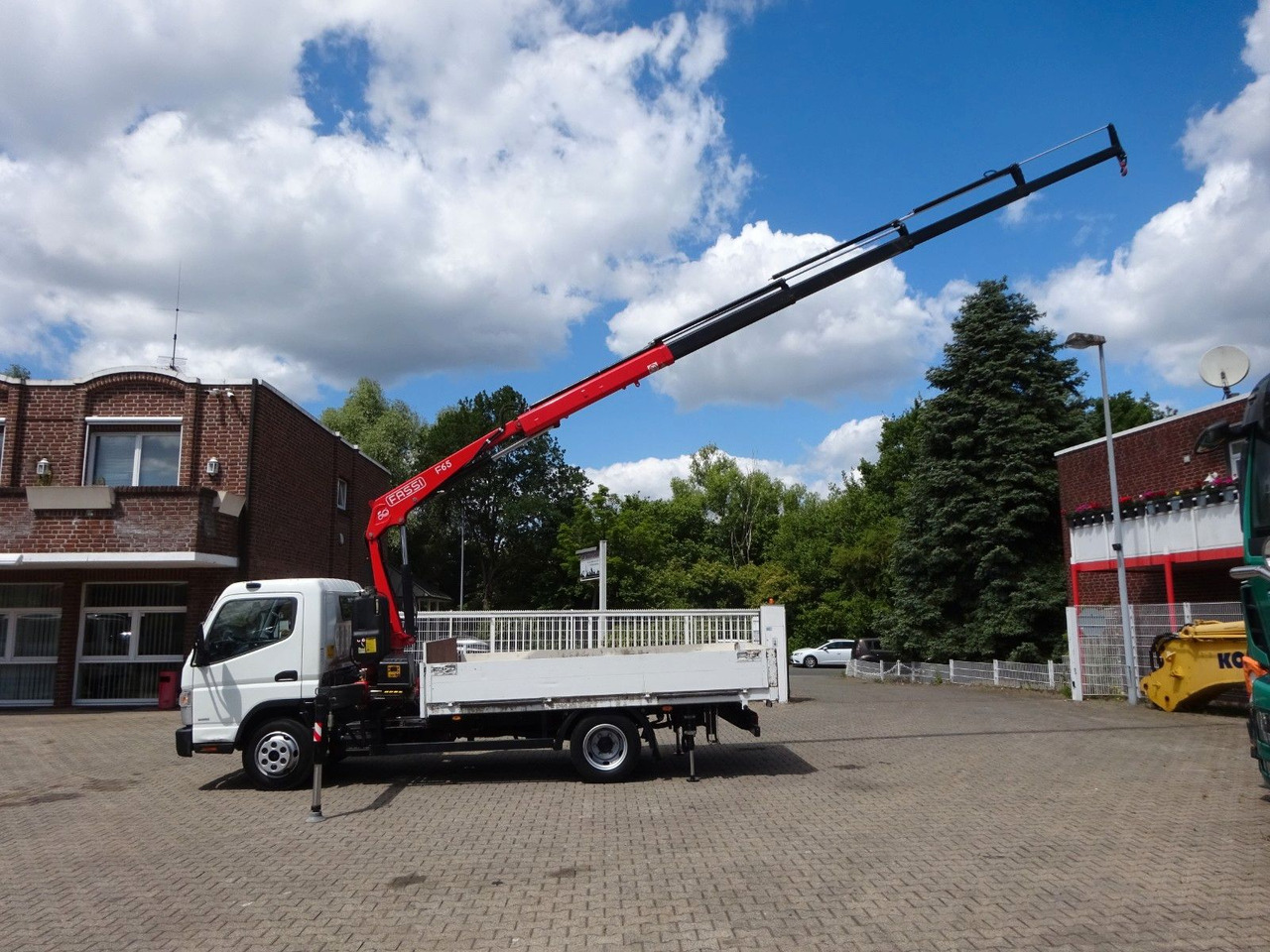FUSO Canter 7C15 mit FASSI F65A Kran - Furgoneta caja abierta: foto 4 FUSO Canter 7C15 mit FASSI F65A Kran - Furgoneta caja abierta: foto 4