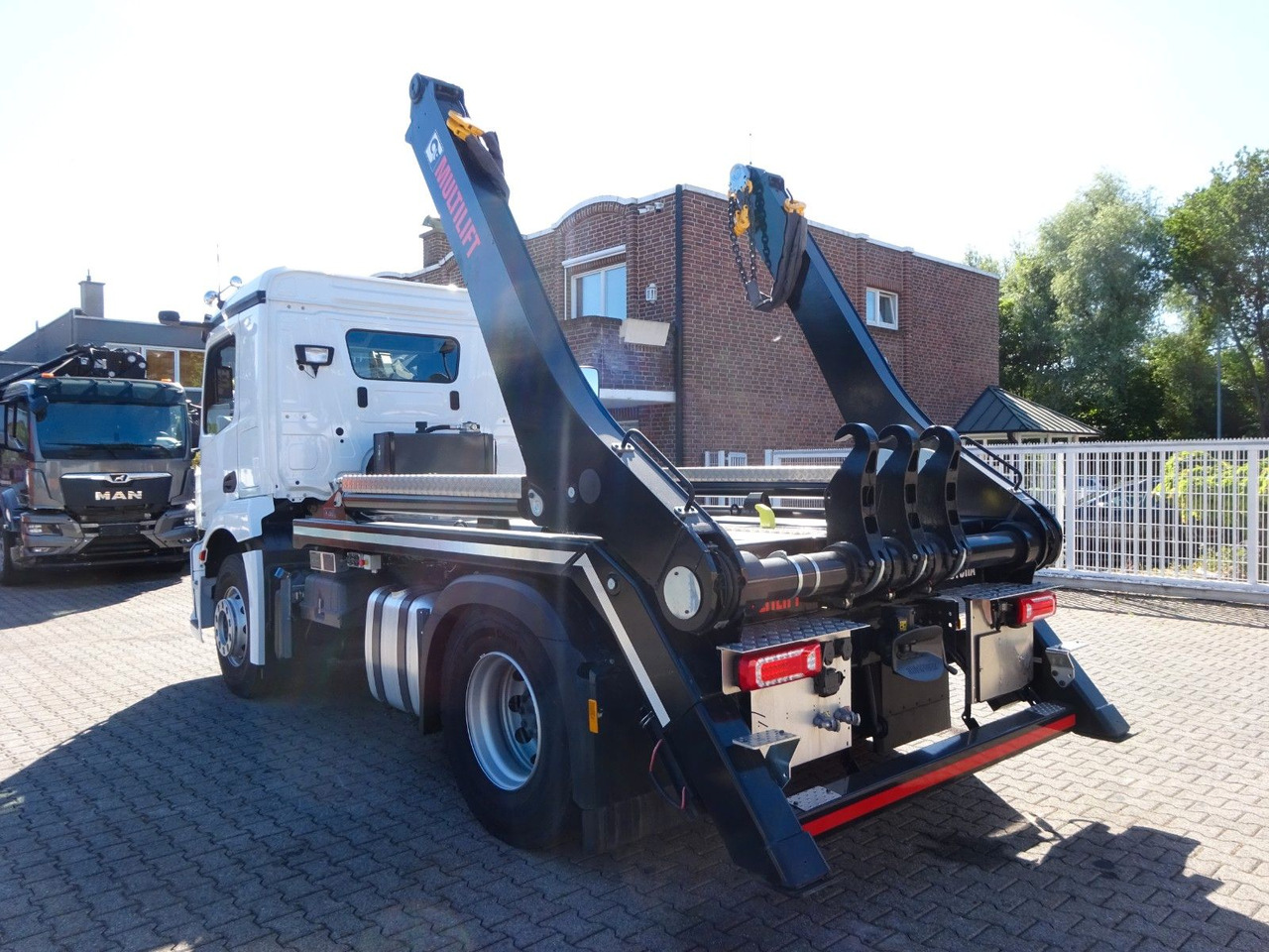 Mercedes-Benz 1840 Actros Absetzkipper NEUFAHRZEUG mit 1645 km - Camión volquete: foto 4 Mercedes-Benz 1840 Actros Absetzkipper NEUFAHRZEUG mit 1645 km - Camión volquete: foto 4