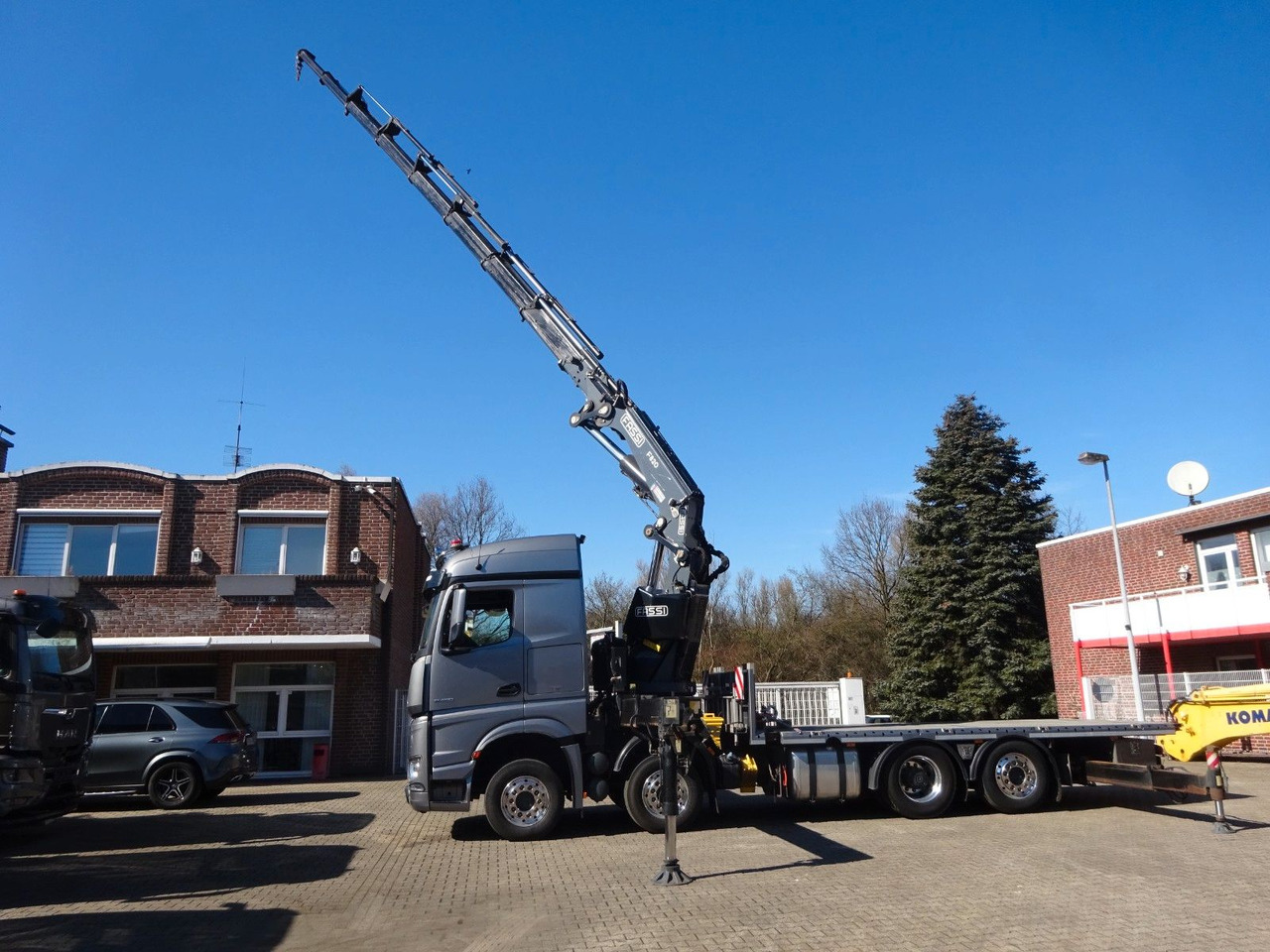 Mercedes-Benz 3453 Plattform + Fassi F820 Kran 8x2 Mercedes-Benz 3453 FASSI F820 Kran 8x Hydr. Ausschub - Camión grúa, Camión caja abierta: foto 2 Mercedes-Benz 3453 Plattform + Fassi F820 Kran 8x2 Mercedes-Benz 3453 FASSI F820 Kran 8x Hydr. Ausschub - Camión grúa, Camión caja abierta: foto 2