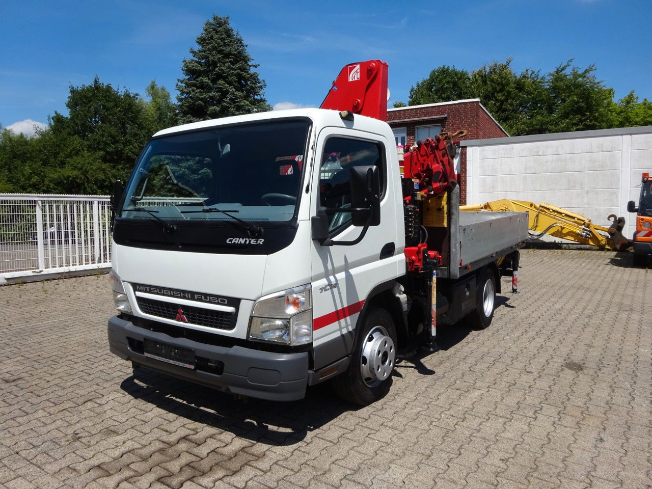 Mitsubishi Fuso Canter 7C18 + Ferrari F571 Kran - Furgoneta caja abierta: foto 5 Mitsubishi Fuso Canter 7C18 + Ferrari F571 Kran - Furgoneta caja abierta: foto 5