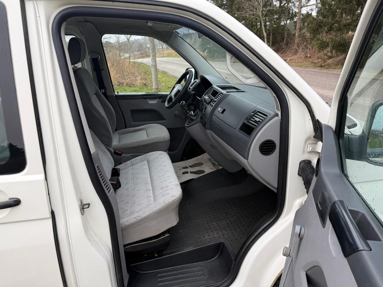 Furgoneta de pasajeros Volkswagen T5 Transporter 1.9 TDI *9 Sitze * 3900 €: foto 16 Furgoneta de pasajeros Volkswagen T5 Transporter 1.9 TDI *9 Sitze * 3900 €: foto 16