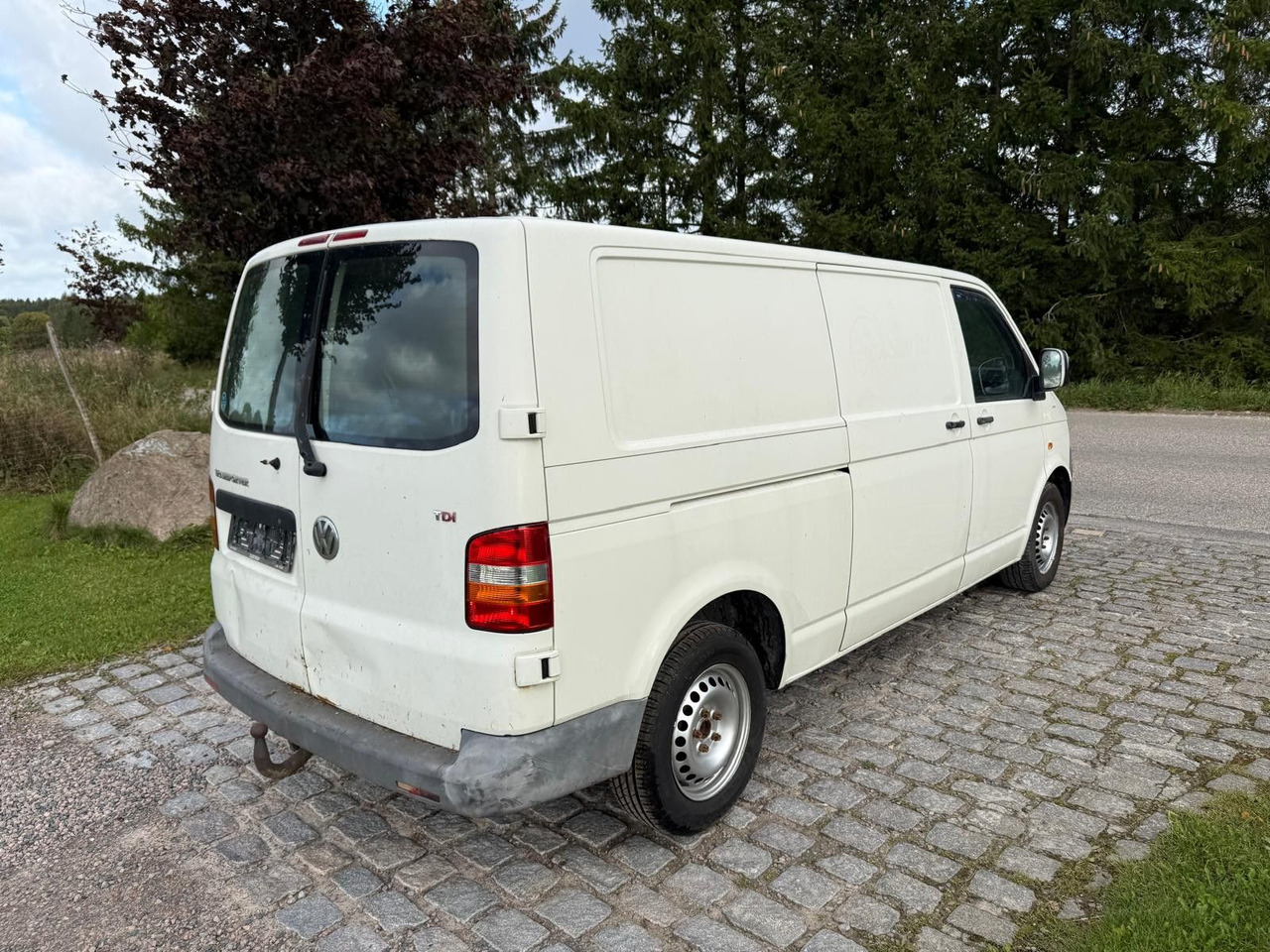 Volkswagen T5 Transporter 2.5 TDI Kasten lang *2500 € - Furgoneta pequeña: foto 4 Volkswagen T5 Transporter 2.5 TDI Kasten lang *2500 € - Furgoneta pequeña: foto 4