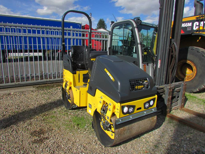 Bomag BW 90 AD-5 Walze / 22.000 EUR - Rodillo: foto 2 Bomag BW 90 AD-5 Walze / 22.000 EUR - Rodillo: foto 2