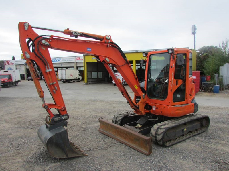Kubota U 55-4 25.500 EUR - Miniexcavadora: foto 3 Kubota U 55-4 25.500 EUR - Miniexcavadora: foto 3