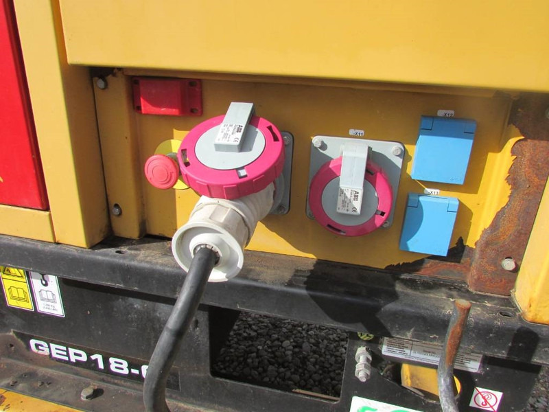 Olympian GEP 18-6 Lichtmast Zeppelin Lichtgiraffe Anhänger - Torre de iluminación: foto 4 Olympian GEP 18-6 Lichtmast Zeppelin Lichtgiraffe Anhänger - Torre de iluminación: foto 4