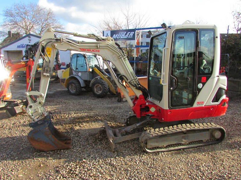 Takeuchi TB 225 V3 Minibagger 30.500 EUR - Miniexcavadora: foto 1 Takeuchi TB 225 V3 Minibagger 30.500 EUR - Miniexcavadora: foto 1