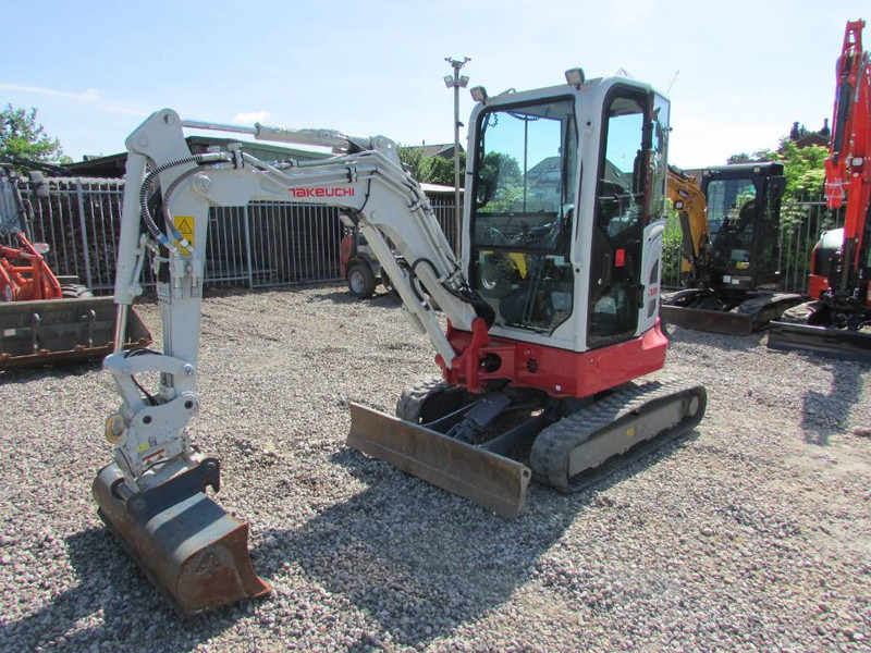 Takeuchi TB 325 R Minibagger 34.500 EUR - Miniexcavadora: foto 2 Takeuchi TB 325 R Minibagger 34.500 EUR - Miniexcavadora: foto 2