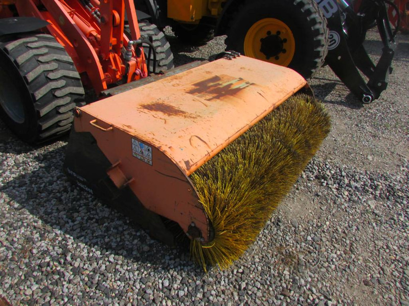 Vangaever Typ 05BB1525 Anbaukehrmaschine 1.500 EUR - Barredora cucharón para Maquinaria de construcción: foto 1 Vangaever Typ 05BB1525 Anbaukehrmaschine 1.500 EUR - Barredora cucharón para Maquinaria de construcción: foto 1