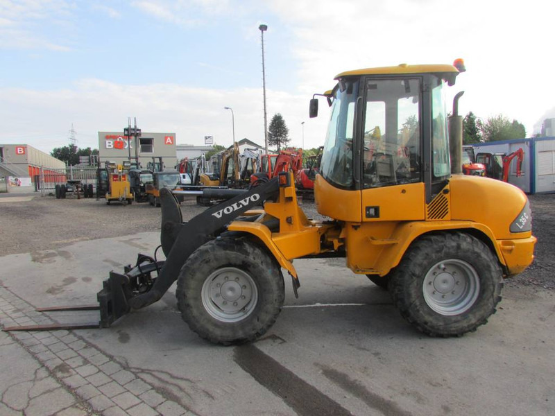 Volvo L 35 B-Z Radlader 18.000 EUR - Cargadora de ruedas: foto 1 Volvo L 35 B-Z Radlader 18.000 EUR - Cargadora de ruedas: foto 1