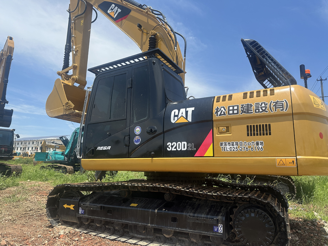 CATERPILLAR 320D2L - Excavadora de cadenas: foto 1 CATERPILLAR 320D2L - Excavadora de cadenas: foto 1