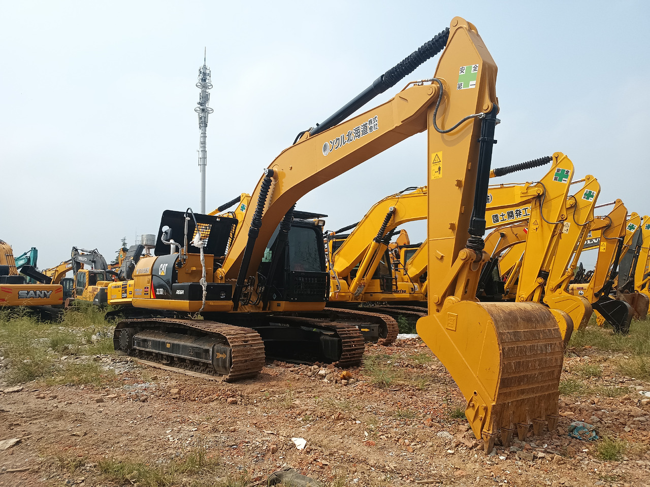 CATERPILLAR 323D2L - Excavadora de cadenas: foto 2 CATERPILLAR 323D2L - Excavadora de cadenas: foto 2