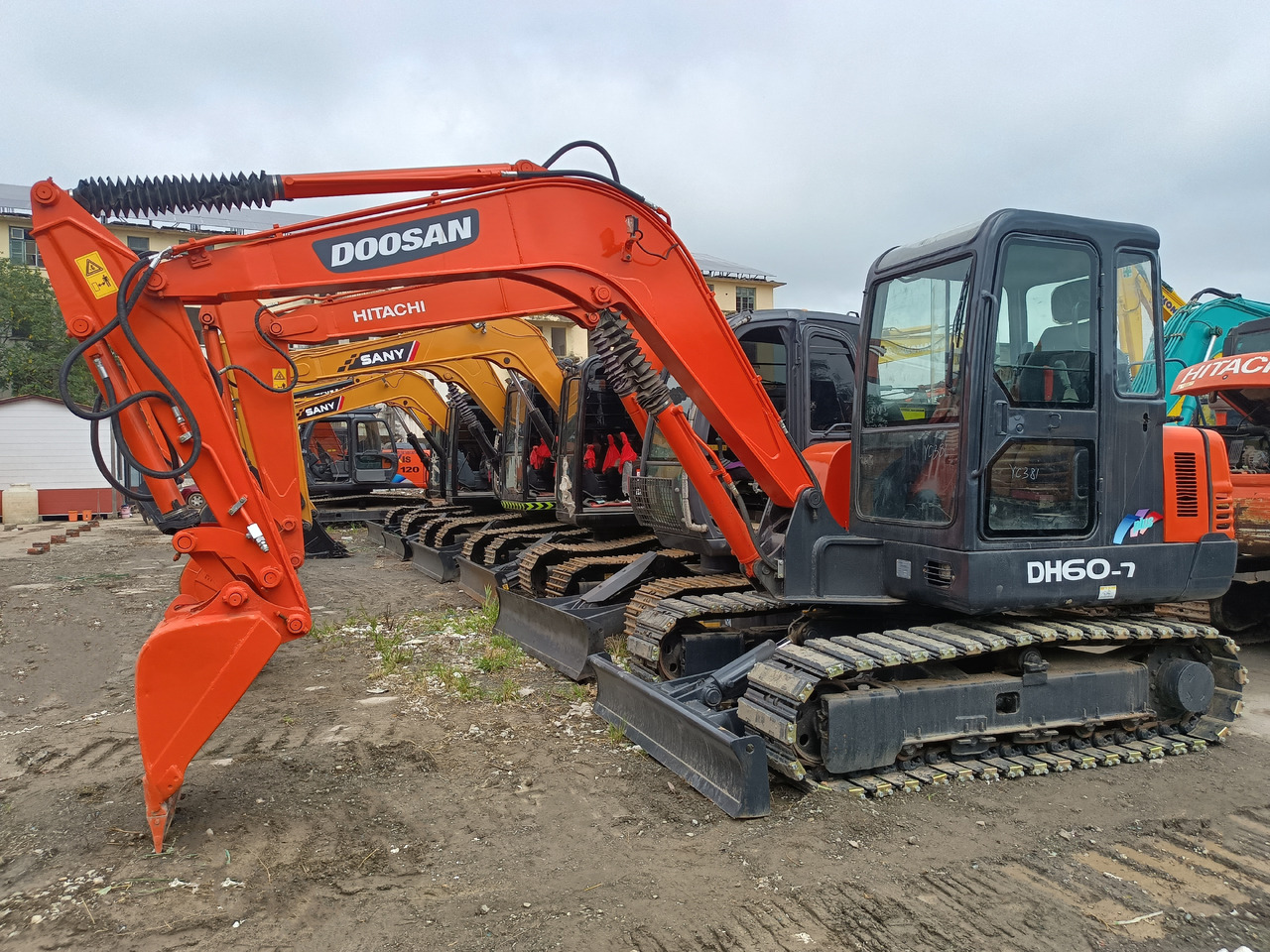 DOOSAN DH60-7 - Excavadora de cadenas: foto 1 DOOSAN DH60-7 - Excavadora de cadenas: foto 1