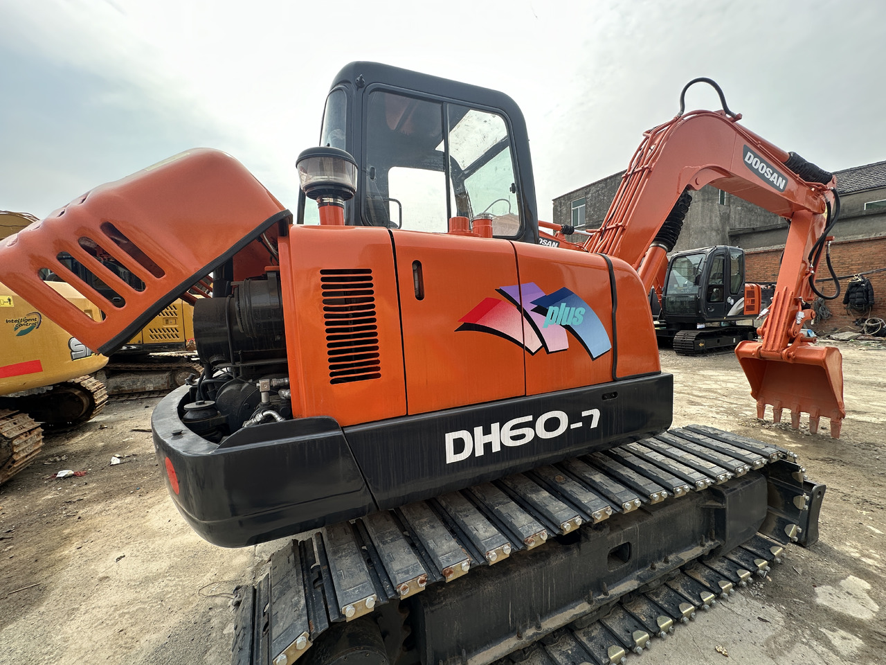 DOOSAN DH60-7 - Excavadora de cadenas: foto 1 DOOSAN DH60-7 - Excavadora de cadenas: foto 1