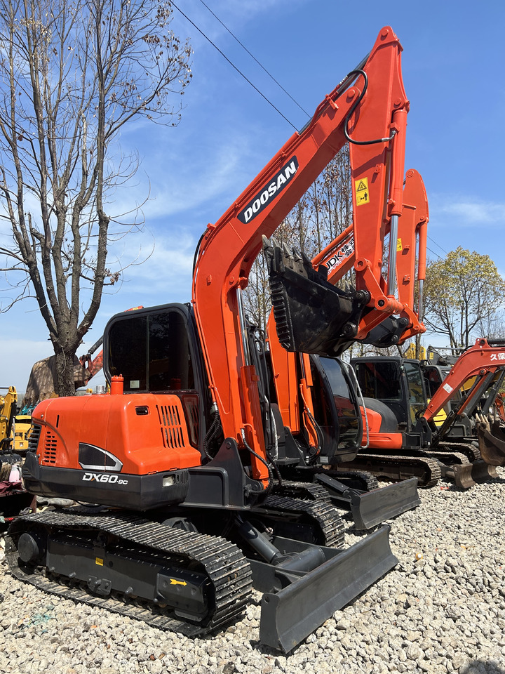 Doosan DX60 - Excavadora de cadenas: foto 1 Doosan DX60 - Excavadora de cadenas: foto 1
