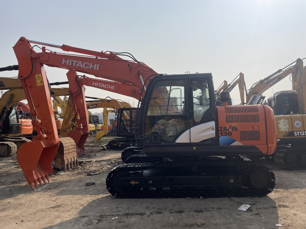 HITACHI ZX130 - Excavadora de cadenas: foto 1 HITACHI ZX130 - Excavadora de cadenas: foto 1