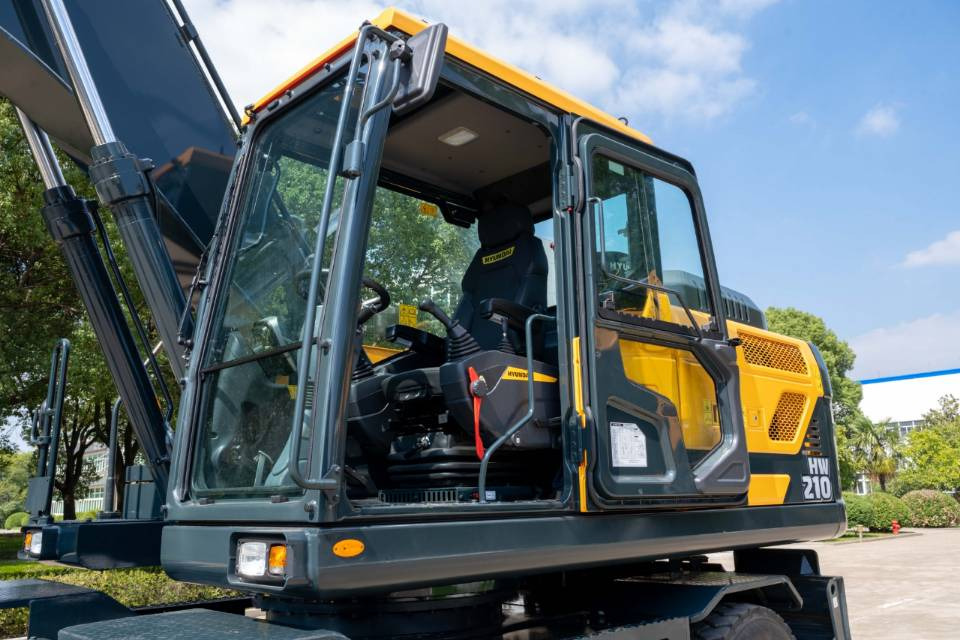 Excavadora de ruedas Hyundai HW210: foto 9