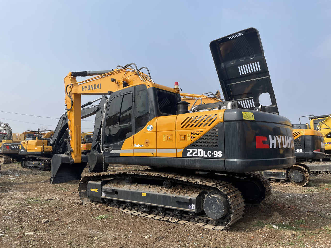 Hyundai R220LC-9S - Excavadora de cadenas: foto 1 Hyundai R220LC-9S - Excavadora de cadenas: foto 1