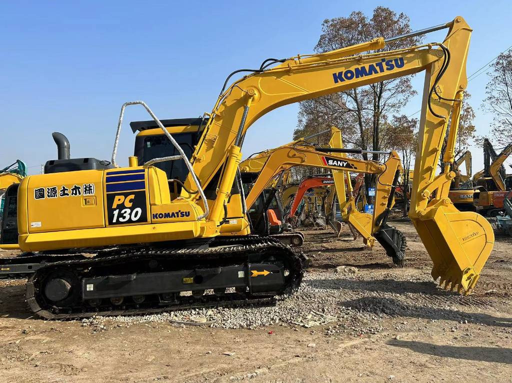 KOMATSU PC 130-8 - Excavadora de cadenas: foto 1 KOMATSU PC 130-8 - Excavadora de cadenas: foto 1