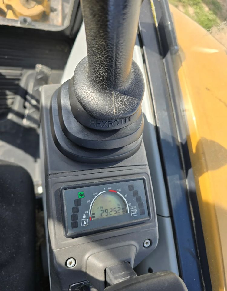 Caterpillar - Miniexcavadora: foto 5 Caterpillar - Miniexcavadora: foto 5