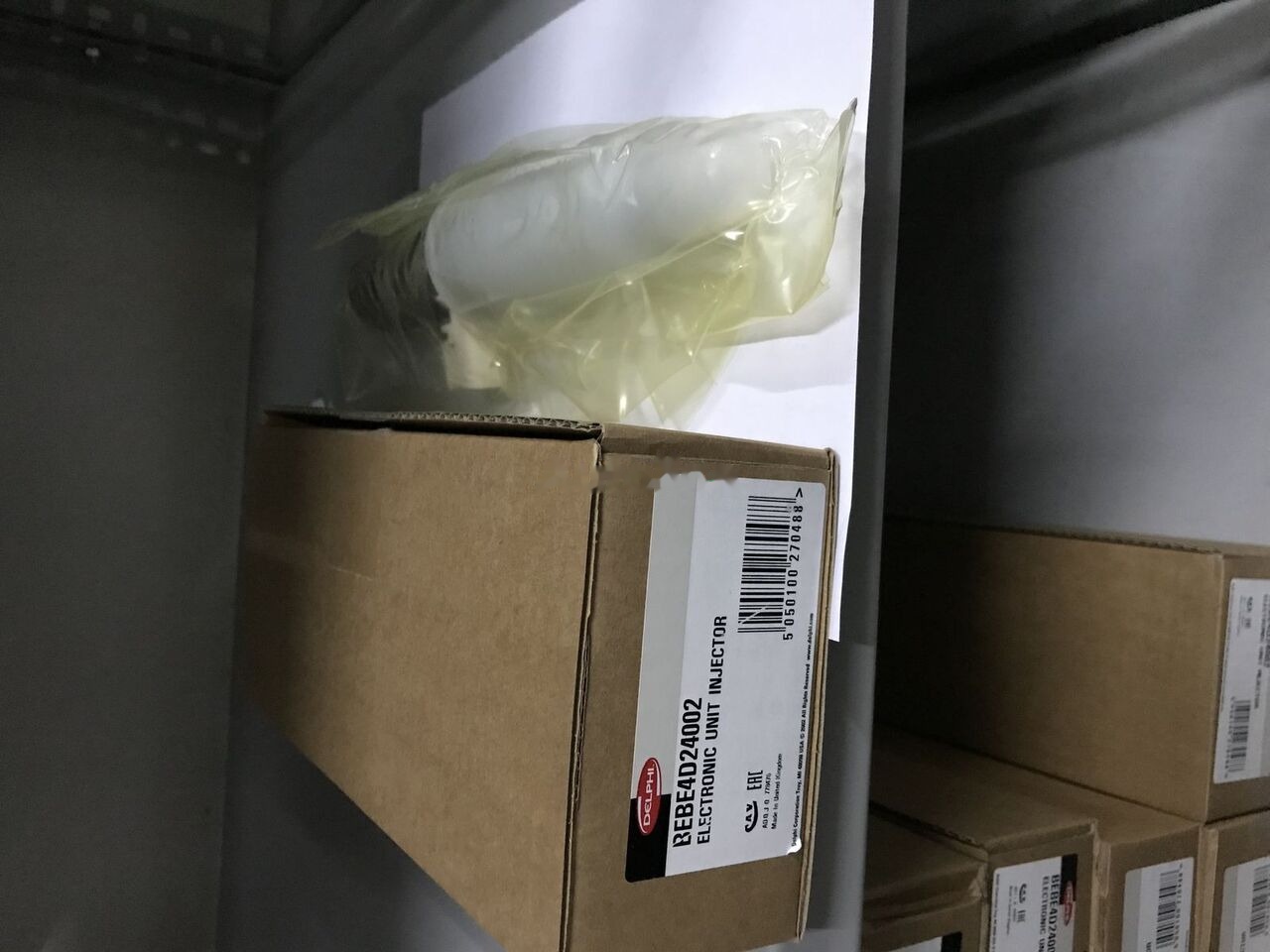 Delphi 2018 BEBE4D24002 Volvo RENAULT-VOLVO truck - Inyector para Camión: foto 3 Delphi 2018 BEBE4D24002 Volvo RENAULT-VOLVO truck - Inyector para Camión: foto 3