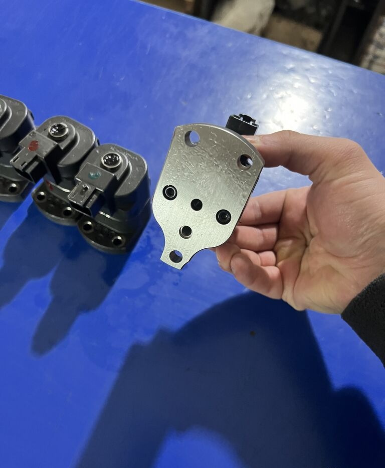 Selenoid (Bobin) Scania 208-2023 Cummins - Sistema eléctrico para Camión: foto 4 Selenoid (Bobin) Scania 208-2023 Cummins - Sistema eléctrico para Camión: foto 4