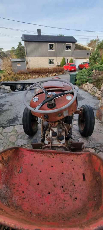 1958 Massey Ferguson MF 35 traktor (rep.-objekt) - Tractor: foto 2 1958 Massey Ferguson MF 35 traktor (rep.-objekt) - Tractor: foto 2
