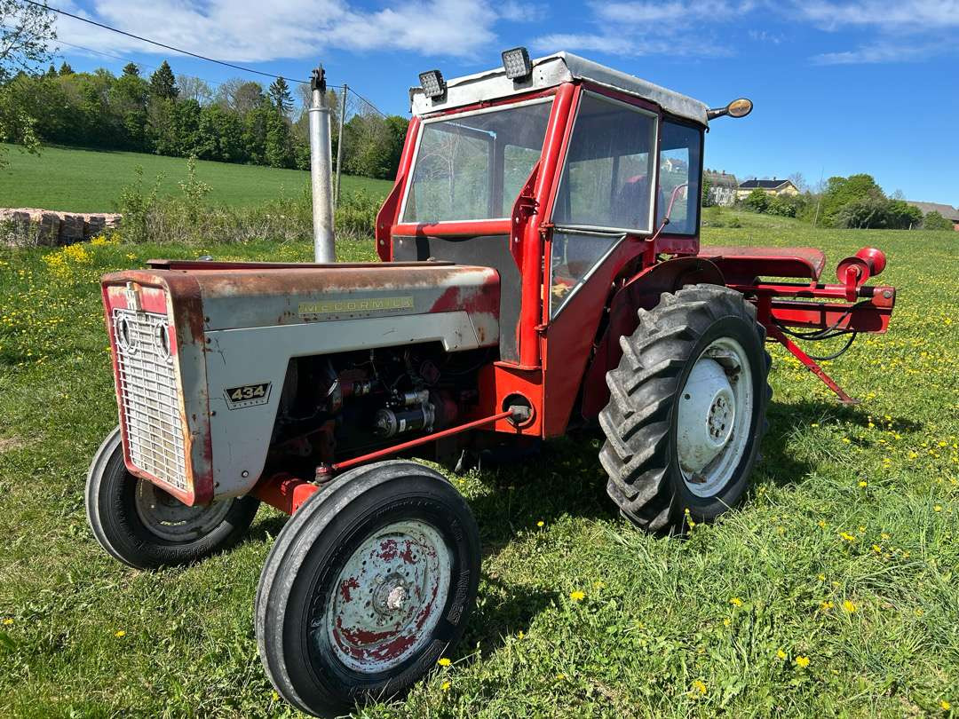 1973 McCormick 434 - Tractor: foto 2 1973 McCormick 434 - Tractor: foto 2