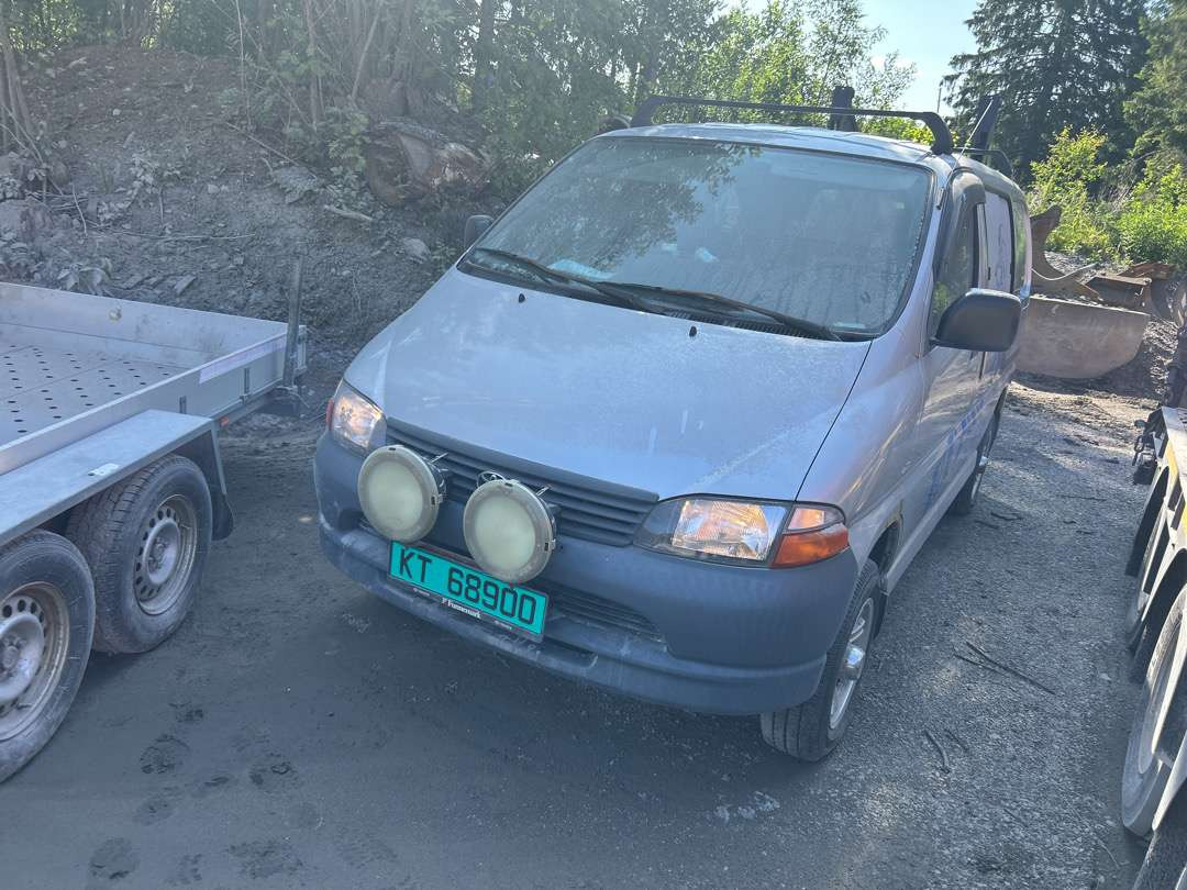 2005 Varebil TOYOTA HIACE 4WD EU-Godkjent - Furgón: foto 1 2005 Varebil TOYOTA HIACE 4WD EU-Godkjent - Furgón: foto 1