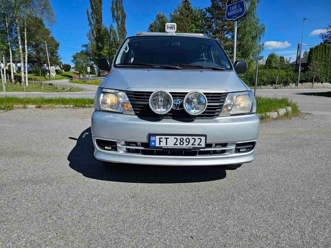 2009 Personbil Toyota Hiace 4 WD Lang type 9 seter EU-Godkjent - Coche: foto 3 2009 Personbil Toyota Hiace 4 WD Lang type 9 seter EU-Godkjent - Coche: foto 3