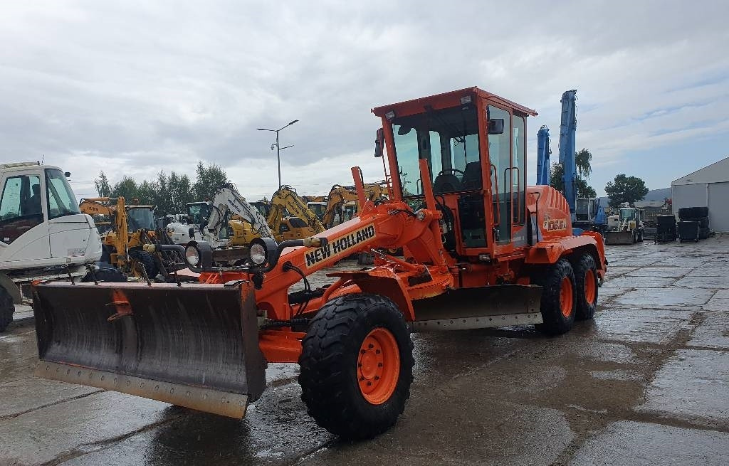 New Holland F 106.6 A - Grader: foto 1 New Holland F 106.6 A - Grader: foto 1