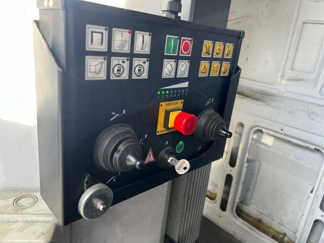 Camión con plataforma elevadora Palfinger P 130 V | 2013: foto 10